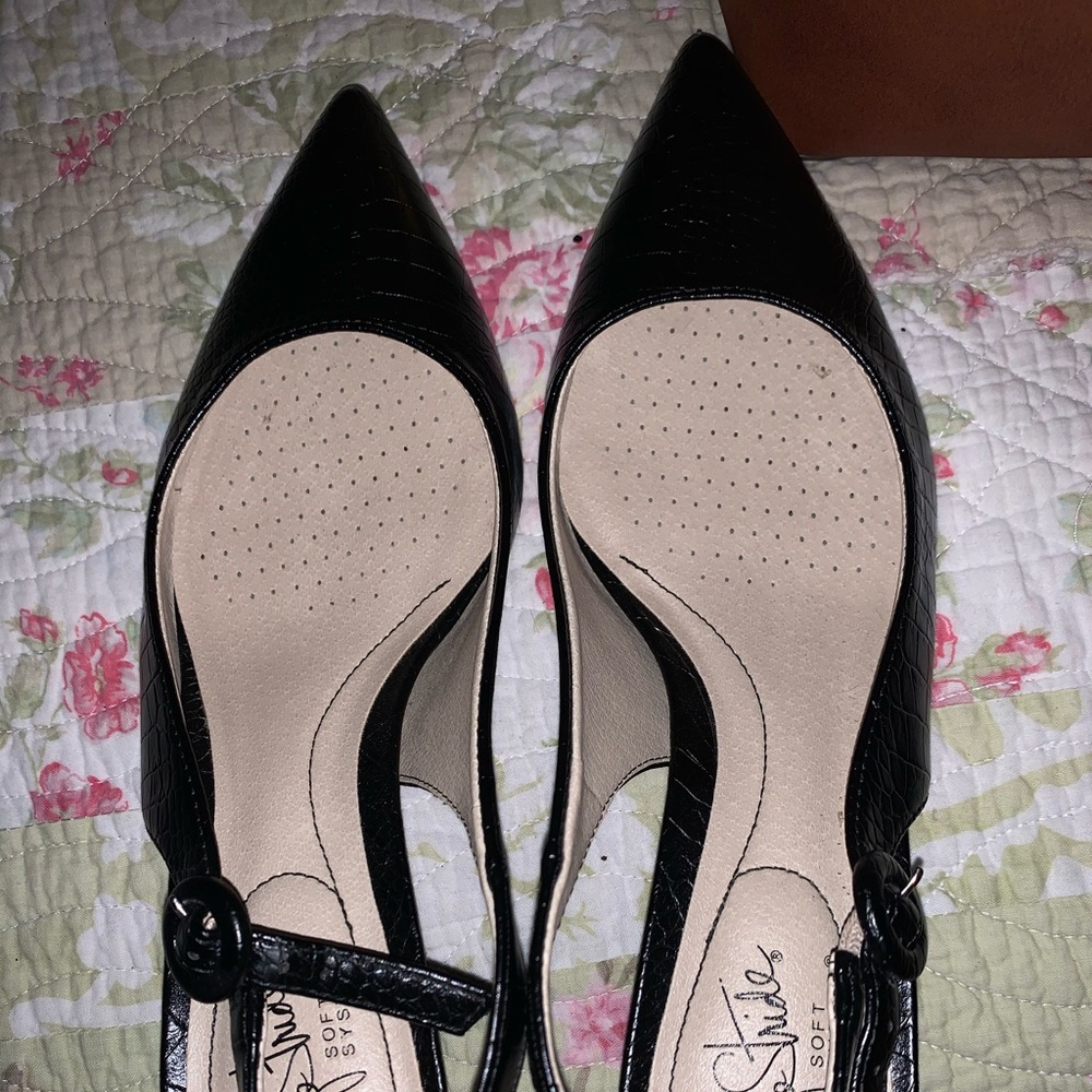 Life Stride | Flex size 9 black pointy shoes.